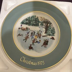 Avon Christmas Plate Series 1975- Skaters On The Pond- Enoch Wedgwood England